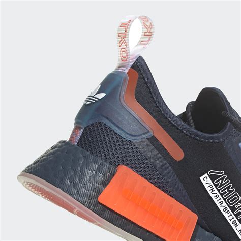 nmd r1 spectoo shoes